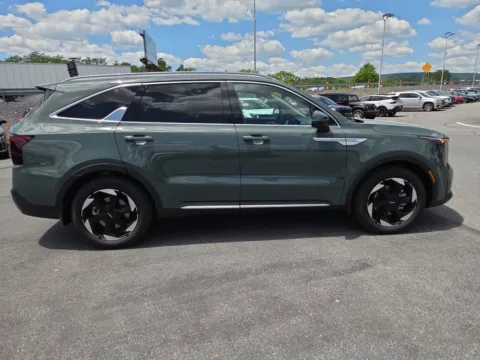 Photos of 2026 Kia Sorento Hybrid EX AWD for sale in Hamburg, PA at Outten Kia