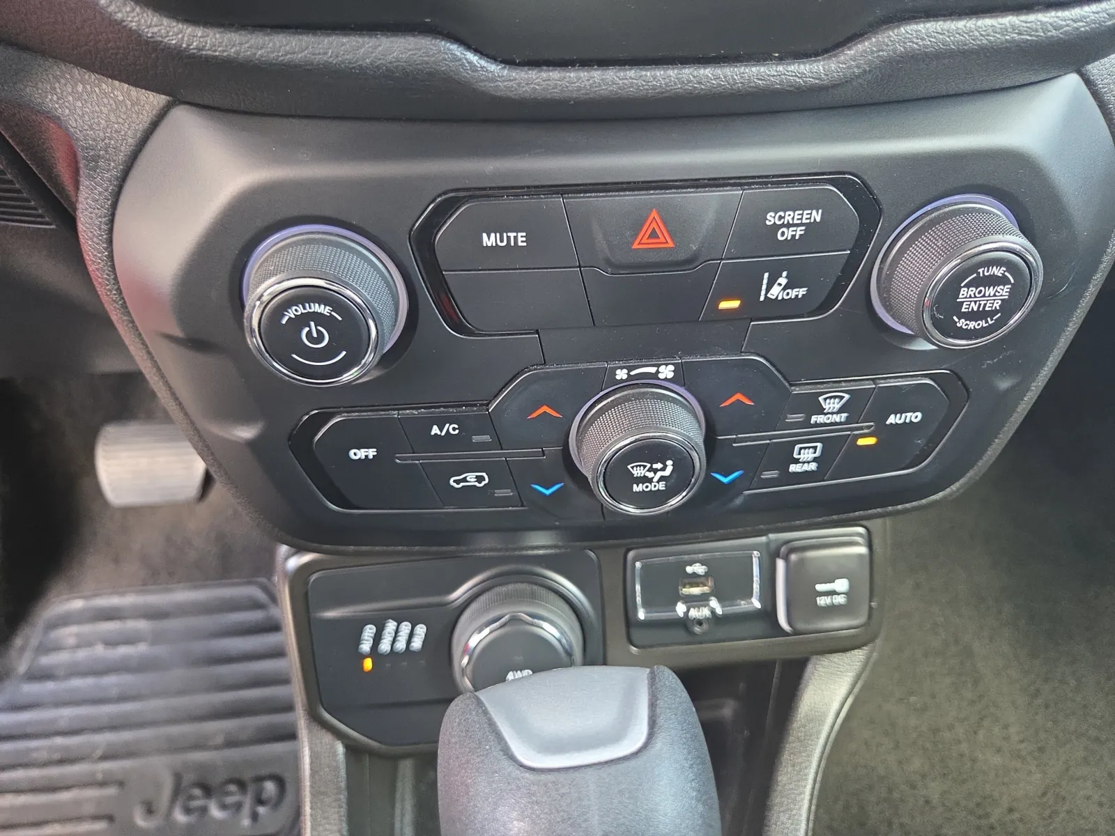 2022 Jeep Renegade Latitude - Photo 26