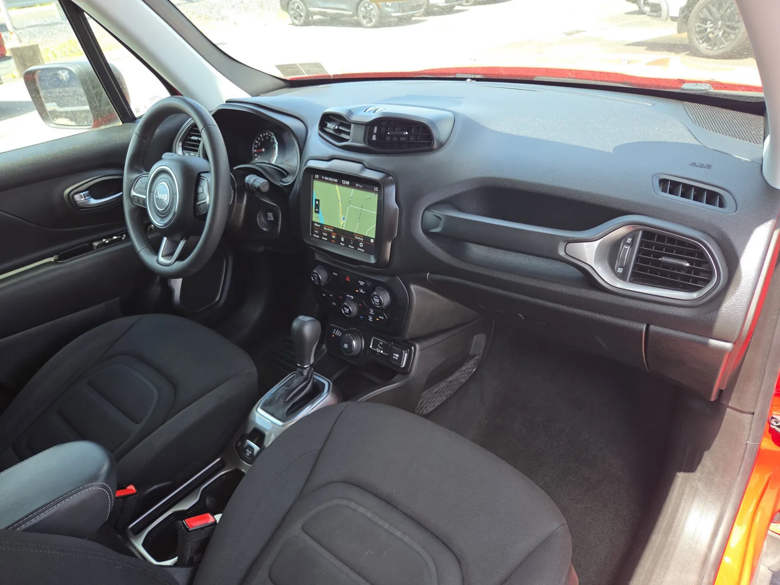 2022 Jeep Renegade Latitude - Photo 18