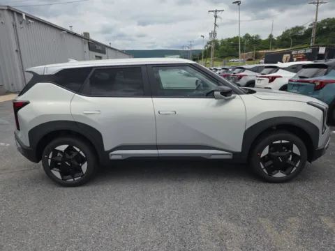 Photos of 2027 Kia Seltos S AWD for sale in Hamburg, PA at Outten Kia