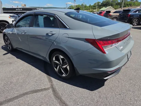 More photos of 2023 Hyundai Elantra Limited at Outten Kia, PA