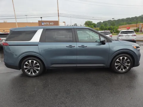Photos of 2024 Kia Carnival EX for sale in Hamburg, PA at Outten Kia