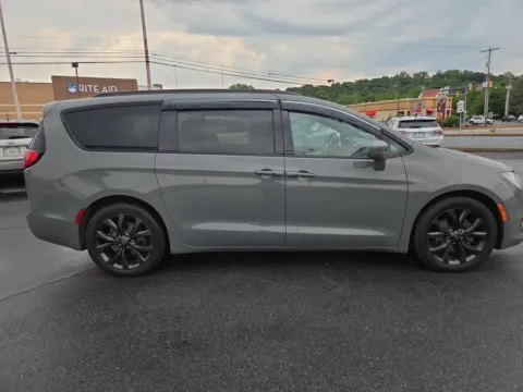Photos of 2020 Chrysler Pacifica Touring L for sale in Hamburg, PA at Outten Kia