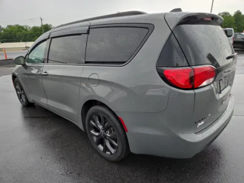 More photos of 2020 Chrysler Pacifica Touring L at Outten Kia, PA