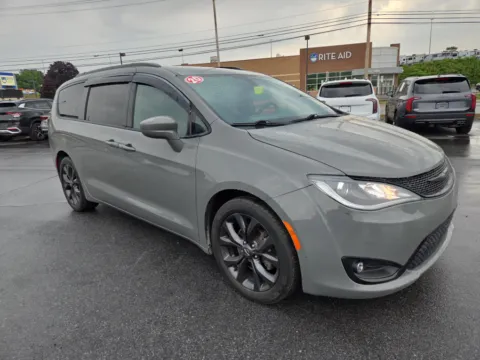Gray 2020 Chrysler Pacifica Touring L for sale in Hamburg, PA