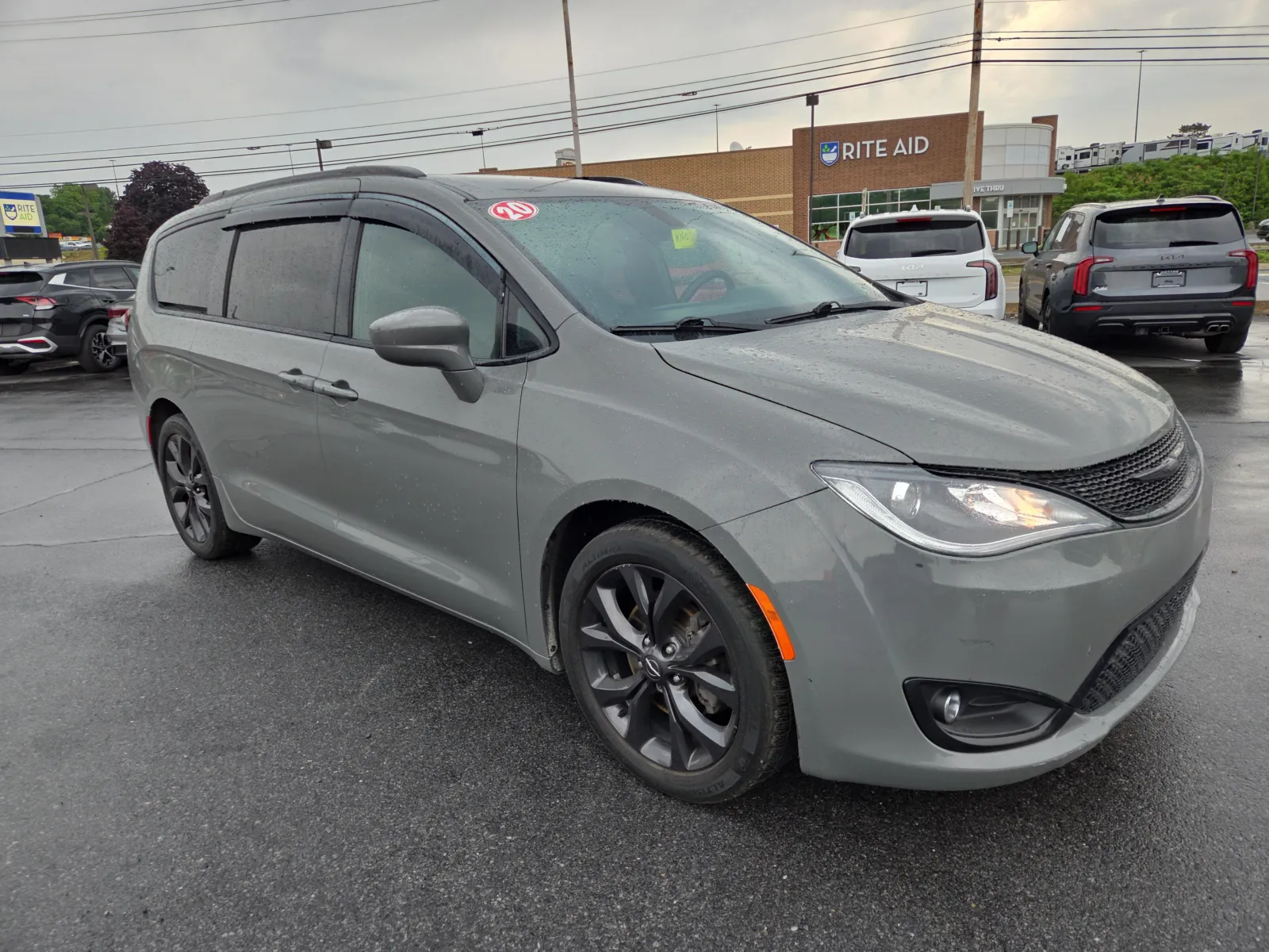 2020 Chrysler Pacifica Touring L's photo