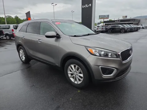 Silver 2017 Kia Sorento LX for sale in Hamburg, PA