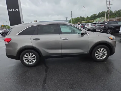 Photos of 2017 Kia Sorento LX for sale in Hamburg, PA at Outten Kia