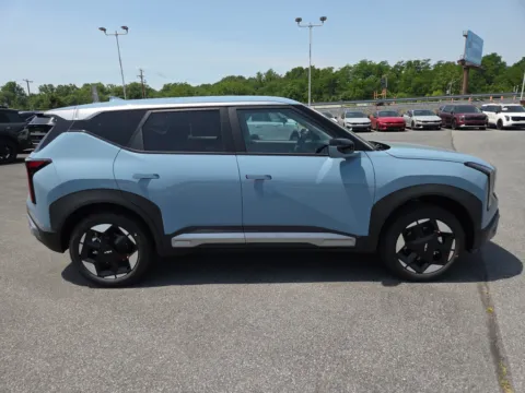 Photos of 2027 Kia Seltos S AWD for sale in Hamburg, PA at Outten Kia