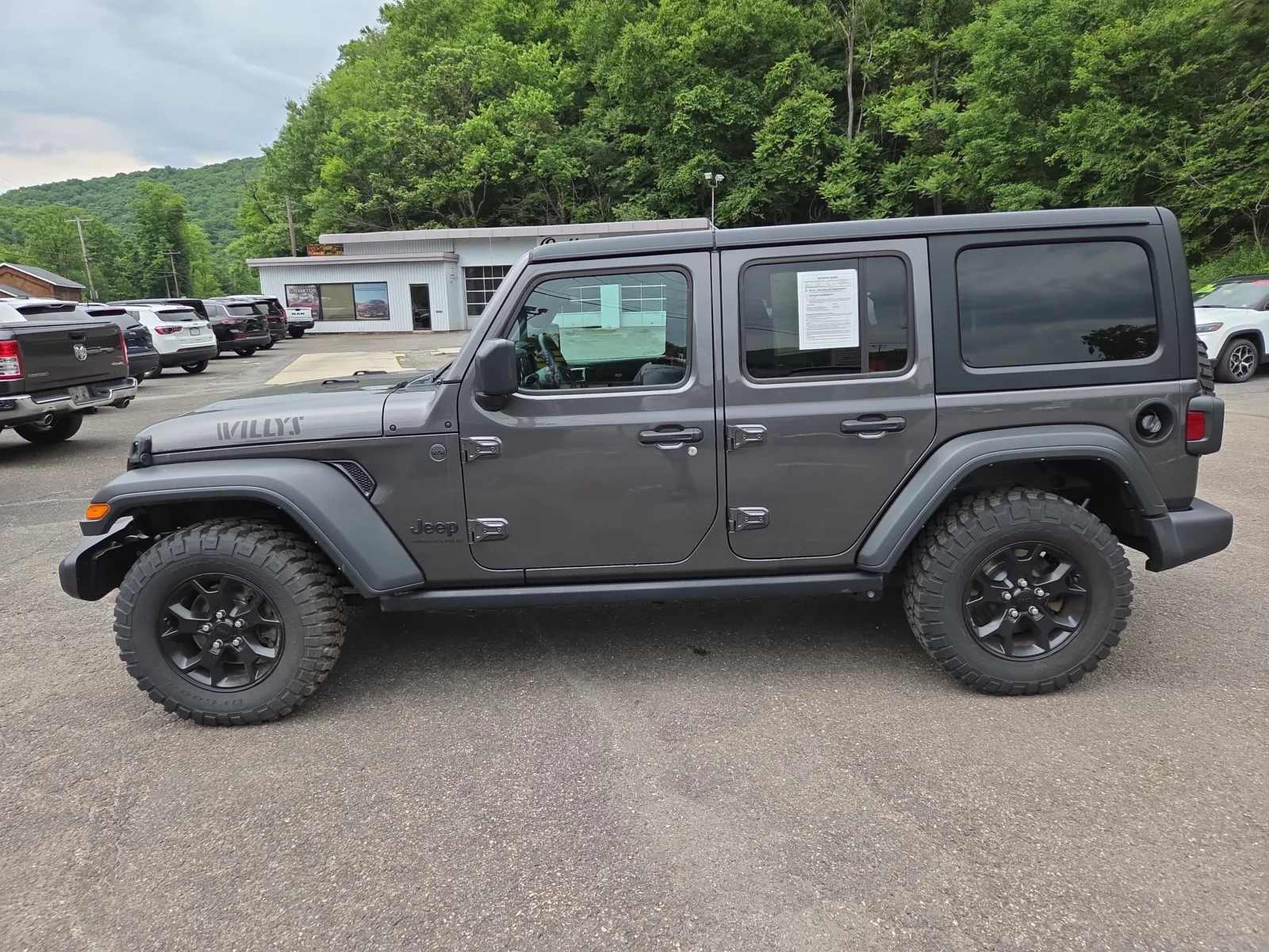 2023 Jeep Wrangler 4-Door Willys - Photo 6