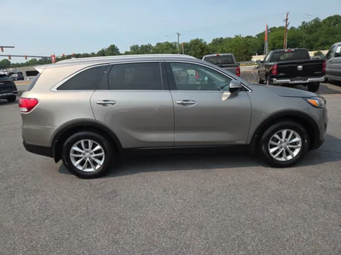 Photos of 2017 Kia Sorento LX AWD for sale in Hamburg, PA at Outten Kia