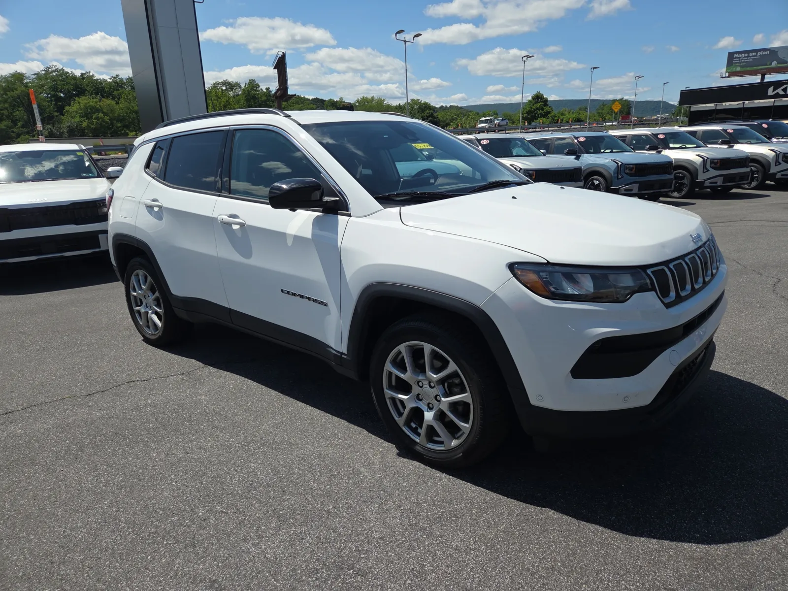 White 2022 Jeep Compass Latitude Lux for sale in Hamburg, PA