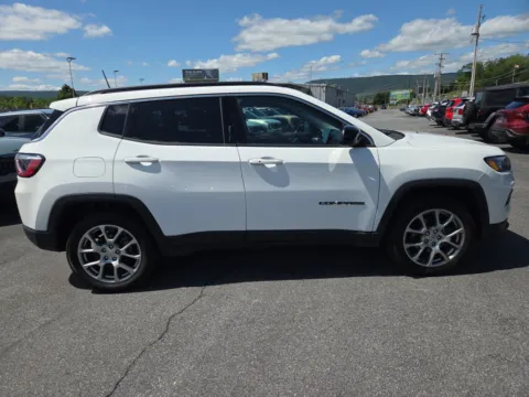 Photos of 2022 Jeep Compass Latitude Lux for sale in Hamburg, PA at Outten Kia