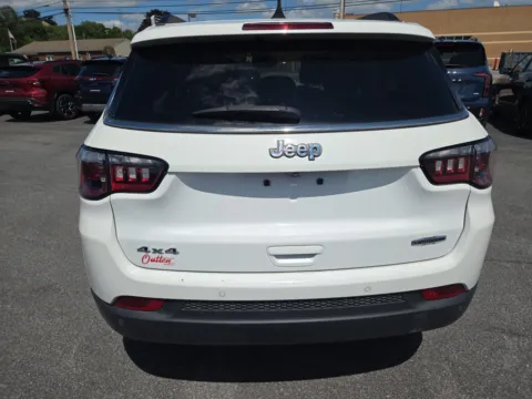 More photos of 2022 Jeep Compass Latitude Lux at Outten Kia, PA