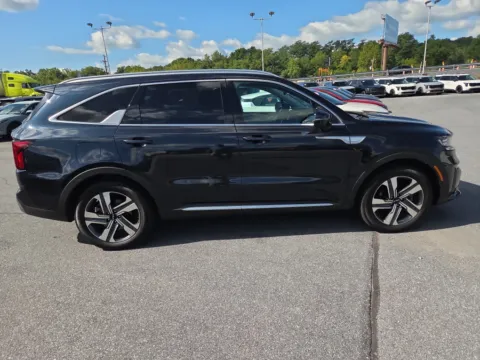 Photos of 2023 Kia Sorento Plug-In Hybrid SX Prestige AWD for sale in Hamburg, PA at Outten Kia