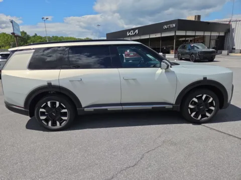 Photos of 2027 Kia Telluride S AWD for sale in Hamburg, PA at Outten Kia