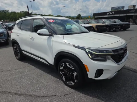 White 2024 Kia Seltos SX AWD for sale in Hamburg, PA