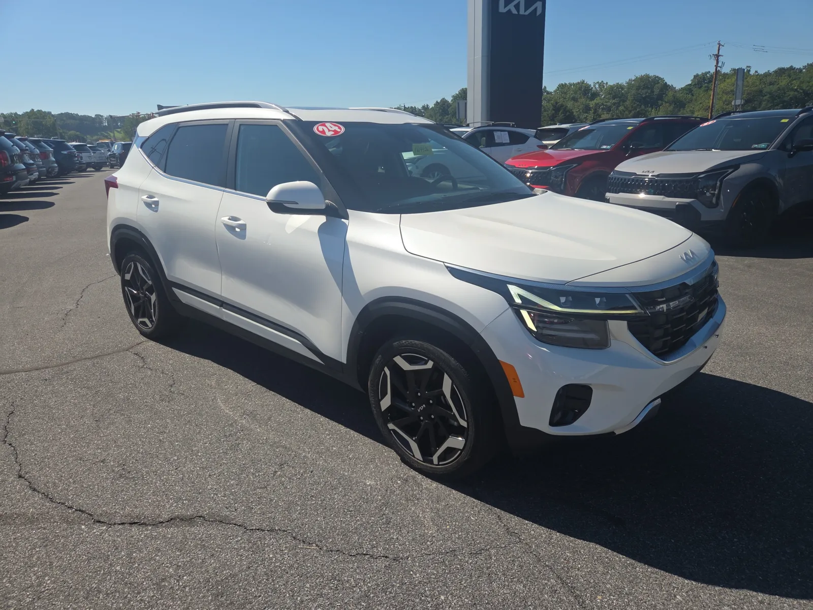 White 2024 Kia Seltos SX AWD for sale in Hamburg, PA