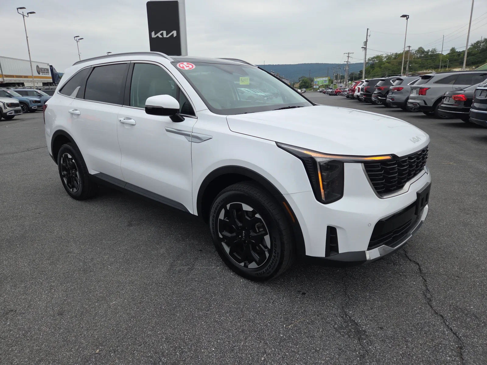 White 2025 Kia Sorento S for sale in Hamburg, PA