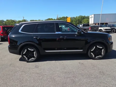 Photos of 2024 Kia Telluride S AWD for sale in Hamburg, PA at Outten Kia