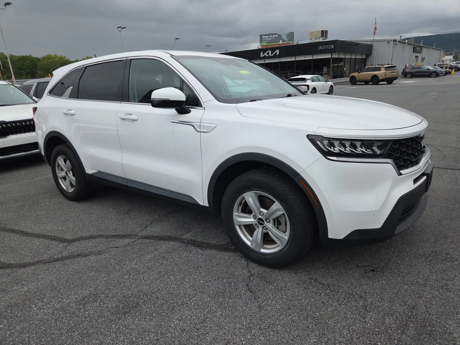 White 2023 Kia Sorento LX AWD for sale in Hamburg, PA