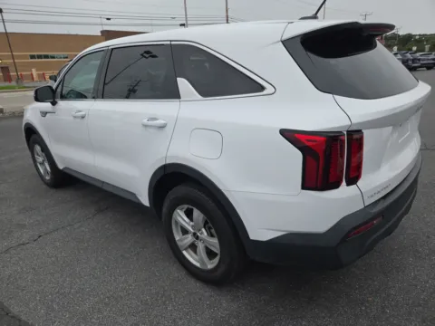 More photos of 2023 Kia Sorento LX AWD at Outten Kia, PA
