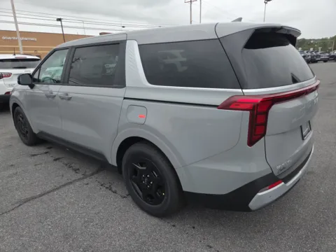 More photos of 2027 Kia Carnival LXS at Outten Kia, PA