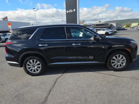 Photos of 2025 Hyundai Palisade SEL AWD for sale in Hamburg, PA at Outten Kia