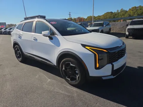 White 2027 Kia Sportage EX AWD for sale in Hamburg, PA