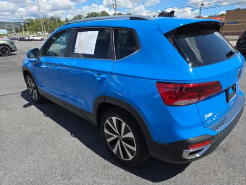 More photos of 2023 Volkswagen Taos SE at Outten Kia, PA
