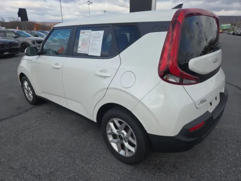 More photos of 2022 Kia Soul LX at Outten Kia, PA