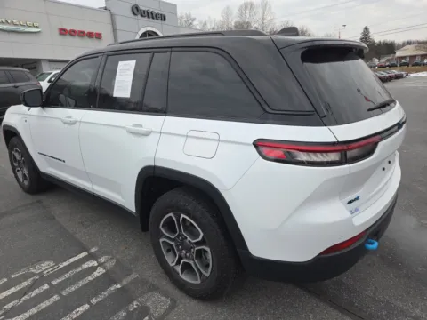 More photos of 2023 Jeep Grand Cherokee 4xe Trailhawk at Outten Chrysler Dodge Jeep RAM of Hamburg, PA