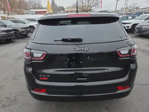 More photos of 2022 Jeep Compass High Altitude at Outten Chrysler Dodge Jeep RAM of Hamburg, PA