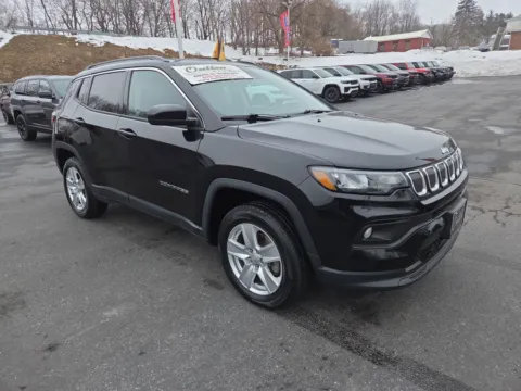 Black 2022 Jeep Compass Latitude for sale in Hamburg, PA