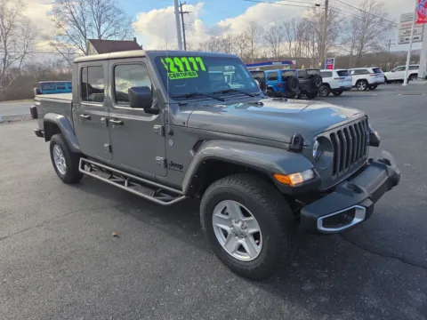 Gray 2022 Jeep Gladiator Sport S for sale in Hamburg, PA