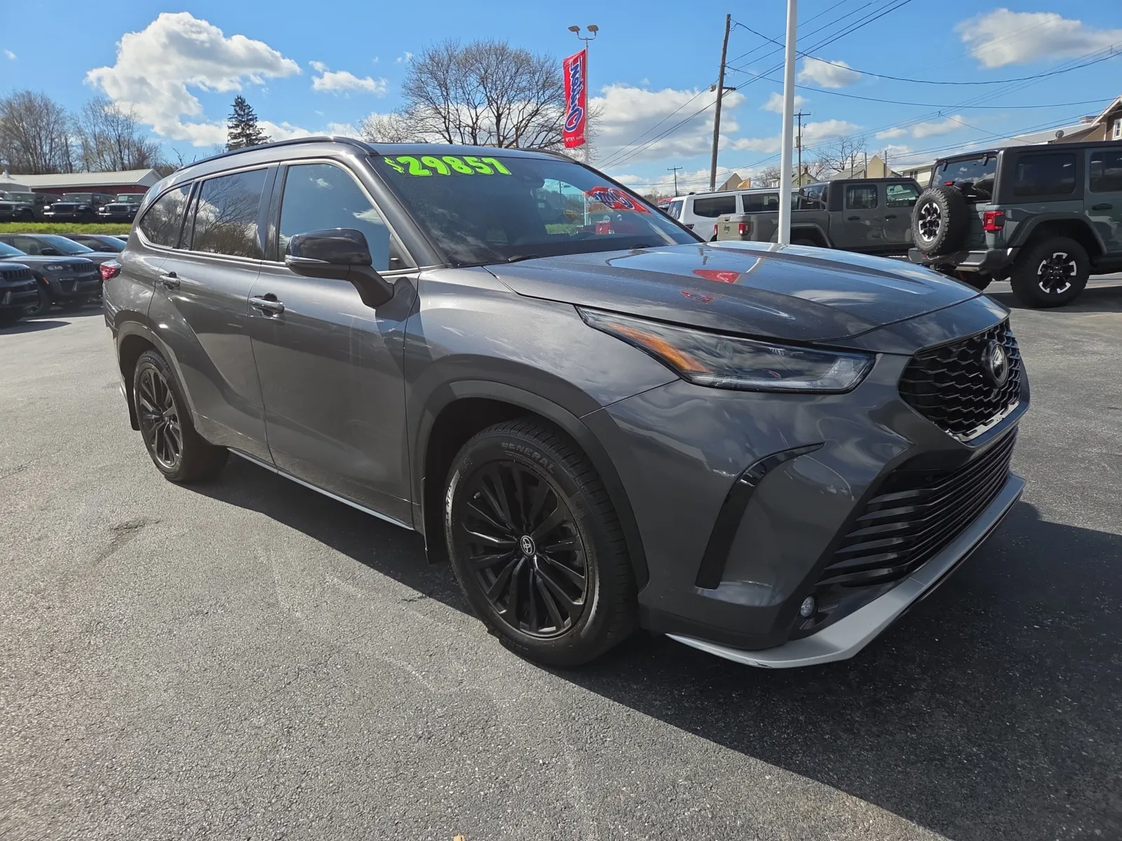 Gray 2023 Toyota Highlander XSE for sale in Hamburg, PA