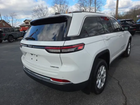 Another view of 2023 Jeep Grand Cherokee Limited for sale in Hamburg, PA at Outten Chrysler Dodge Jeep RAM of Hamburg