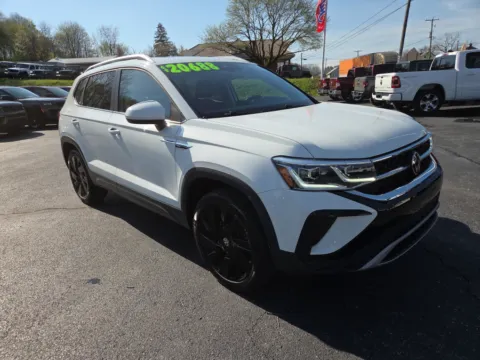 White 2023 Volkswagen Taos SEL for sale in Hamburg, PA