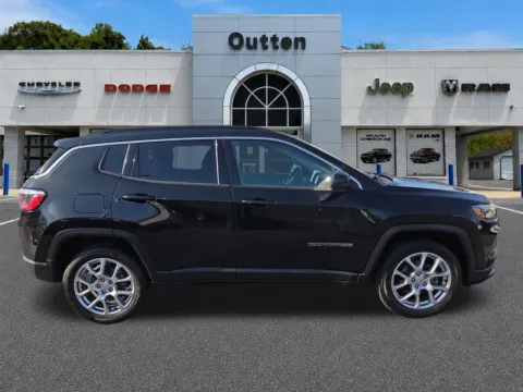 Photos of 2022 Jeep Compass Latitude Lux for sale in Hamburg, PA at Outten Chrysler Dodge Jeep RAM of Hamburg