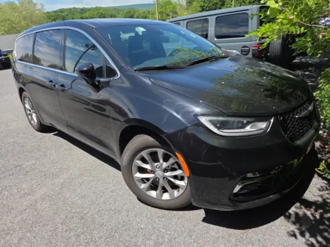 Black 2026 Chrysler Pacifica Limited for sale in Hamburg, PA
