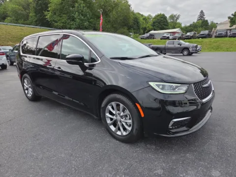 Black 2026 Chrysler Pacifica Limited for sale in Hamburg, PA