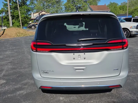 More photos of 2023 Chrysler Pacifica Touring L at Outten Chrysler Dodge Jeep RAM of Hamburg, PA