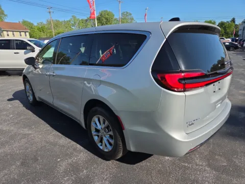 More photos of 2023 Chrysler Pacifica Touring L at Outten Chrysler Dodge Jeep RAM of Hamburg, PA