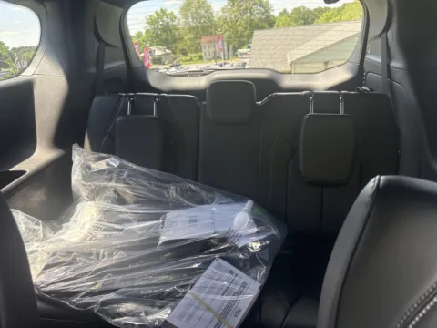 More photos of 2027 Chrysler Pacifica Select at Outten Chrysler Dodge Jeep RAM of Hamburg, PA