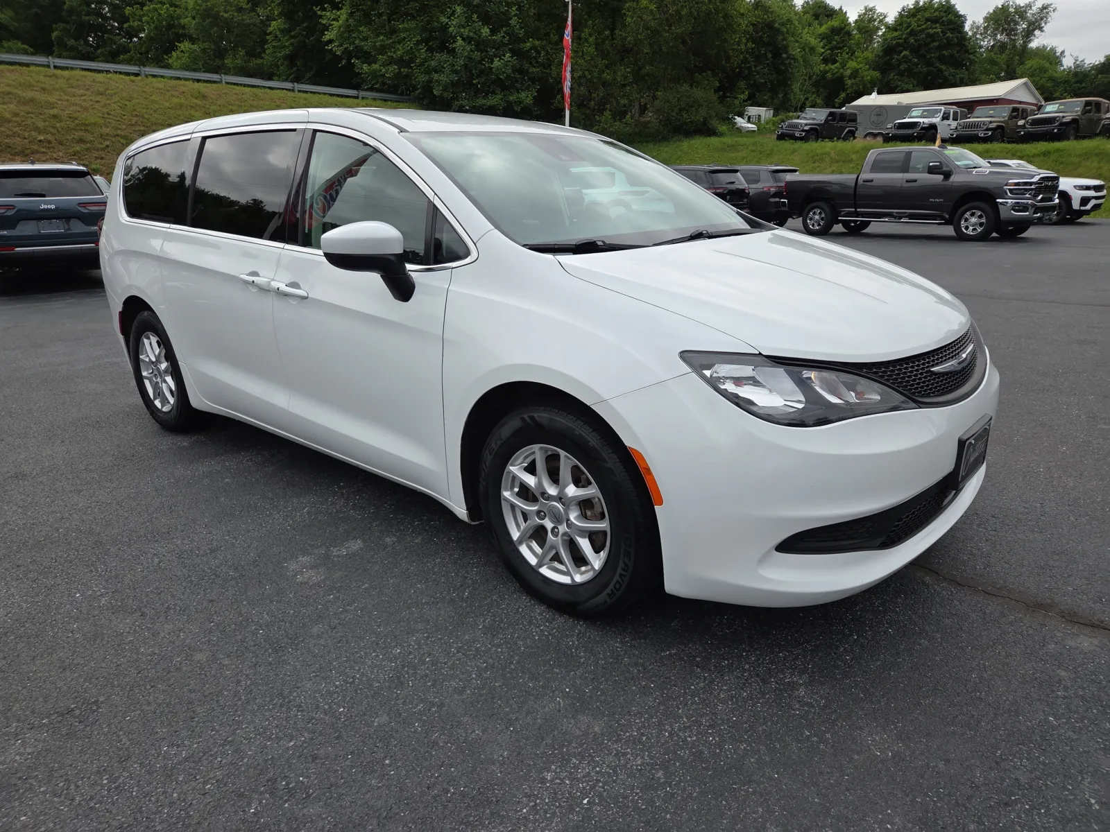 White 2022 Chrysler Voyager LX for sale in Hamburg, PA