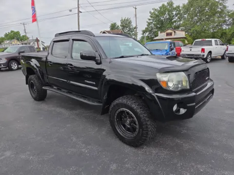 Black 2011 Toyota Tacoma V6 for sale in Hamburg, PA