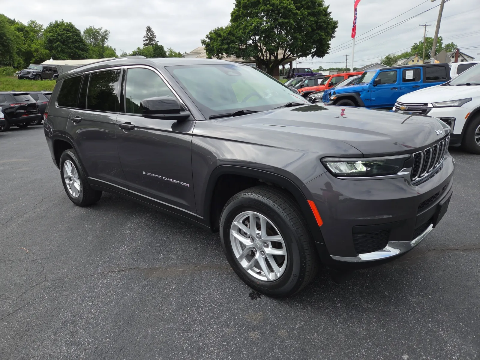 Gray 2023 Jeep Grand Cherokee L Laredo for sale in Hamburg, PA