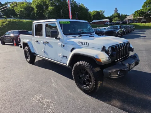 White 2022 Jeep Gladiator Willys for sale in Hamburg, PA
