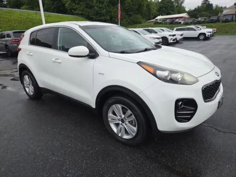 White 2018 Kia Sportage LX for sale in Hamburg, PA