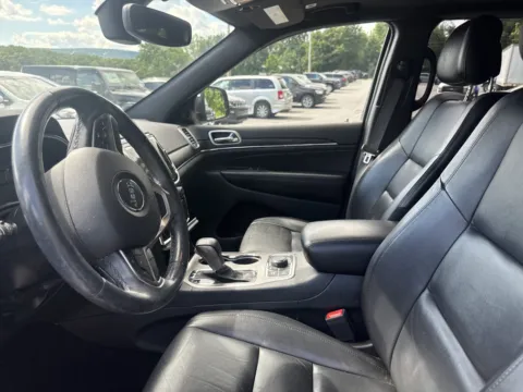 Photos of 2019 Jeep Grand Cherokee for sale in Hamburg, PA at Outten Chrysler Dodge Jeep RAM of Hamburg
